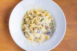 ÜÇ MANTARLI FETTUCİNİ