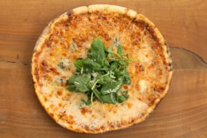 DÖRT PEYNİRLİ PİZZA