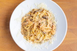 KREMALI TAVUKLU FETTUCİNİ